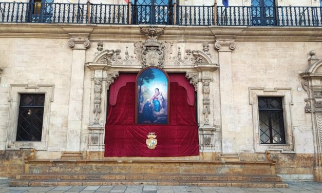 MÉS Palma acusa a Cort de “imponer el nacionalcatolicismo” por colgar a San Alonso Rodríguez en la fachada