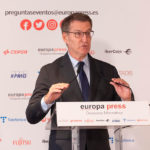 El presidente del PP, Alberto Núñez Feijóo, presenta a la presidenta del Govern balear, en un Desayuno Informativo de Europa Press, en el Rosewood Villa Magna, a 16 de octubre de 2023, en Madrid (España). - Eduardo Parra - Europa Press