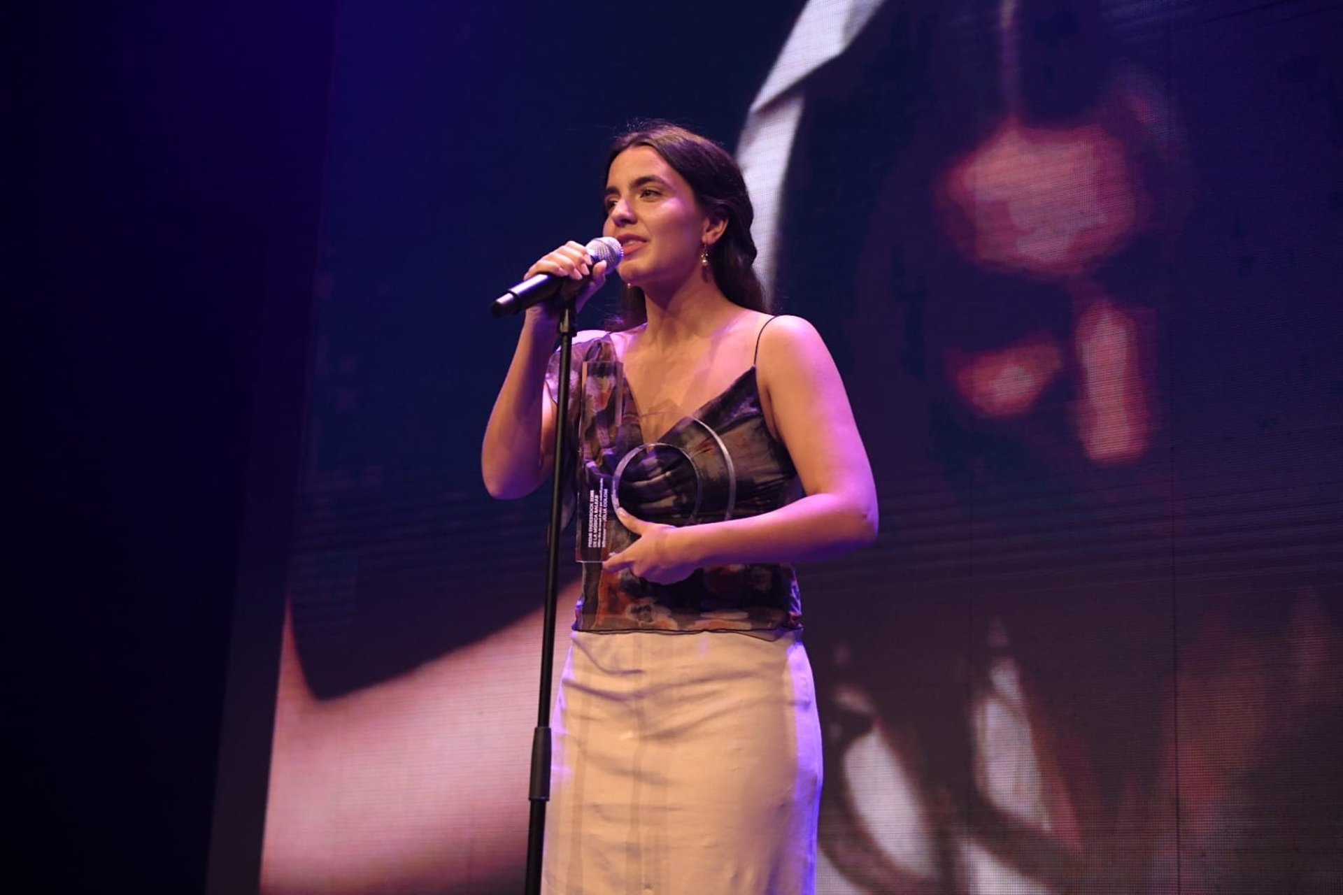 La cantautora Júlia Colom, ganadora indiscutible de la sexta edición de los Premios de la Música Balear - GRUPO ENDERROCK