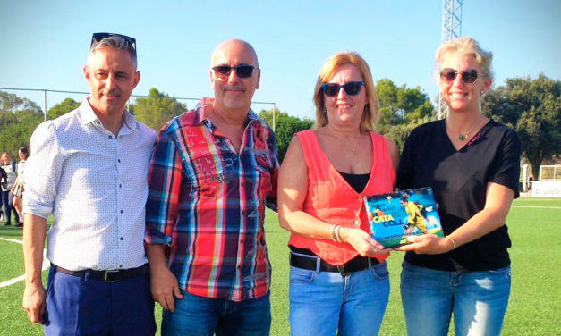 La campeona del mundo de fútbol femenino Cata Coll, homenajeada en la East Mallorca Girls Cup