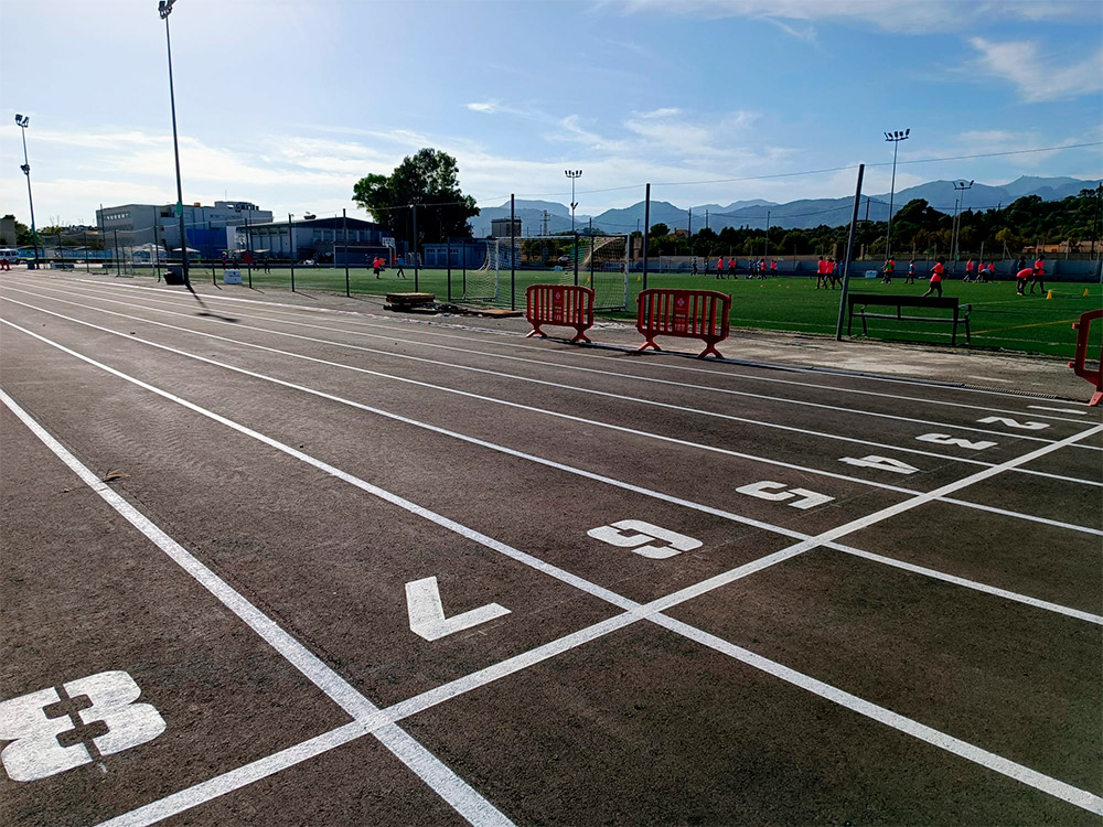 El Ayuntamiento de Inca ya ha adjudicado el contrato de renovación del pavimento de la pista de atletismo del Polideportivo Municipal Mateu Cañellas.
