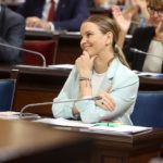 La presidenta del Govern balear, Marga Prohens durante una sesión de control en el Parlament balear