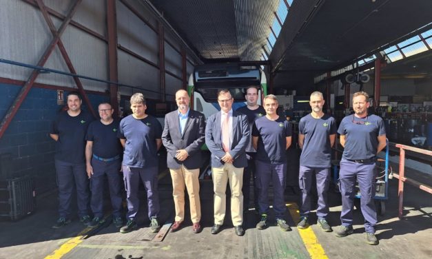 La EMT de Palma refuerza con nueve técnicos adicionales el taller de reparación de autobuses