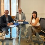 El alcalde de Inca, Virgilio Moreno, y el representante de Proyecto Hogar Baleares, Jesús Mullor, han firmado la renovación del convenio de colaboración.