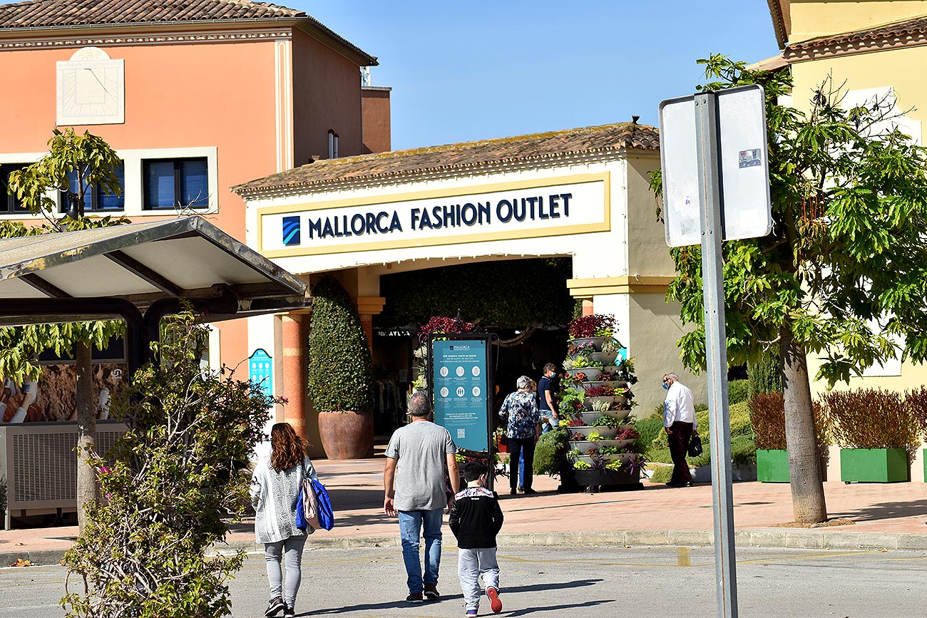 Entrada del centro comercial Mallorca Fashion Outlet (Festival Park).