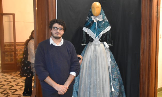 «De Bell Nou», la exposición presente en el Dijous Bo que rinde tributo a la indumentaria mallorquina del siglo XIX.