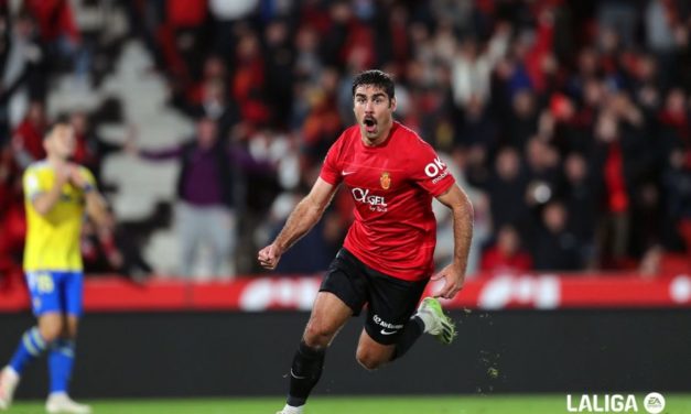 El Mallorca mereció más ante el Cádiz en Son Moix y Abdón celebra su renovación con un gol (1-1)