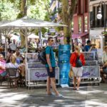 Varias personas se sientan en las terrazas a tomar algo, a 15 de julio de 2023, en Palma. - Tomàs Moyà - Europa Press - Archivo