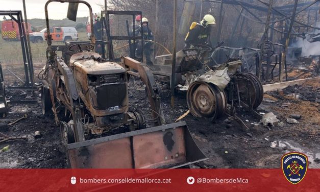 Incendio en un almacén agrícola en Montuïri con graves daños materiales