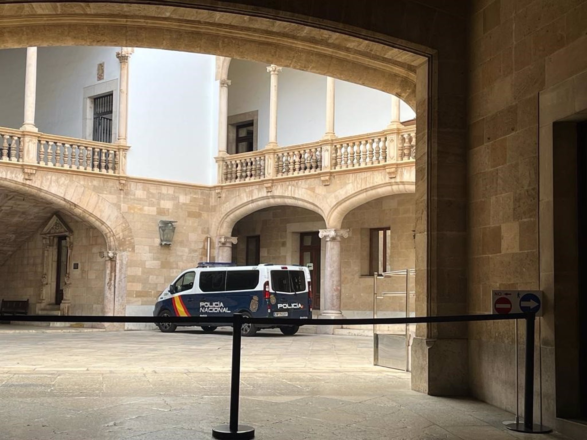 Vista desde fuera del interior del edificio de la Audiencia de Baleares y el Tribunal Superior de Justicia de las Islas. - EUROPA PRESS - Archivo