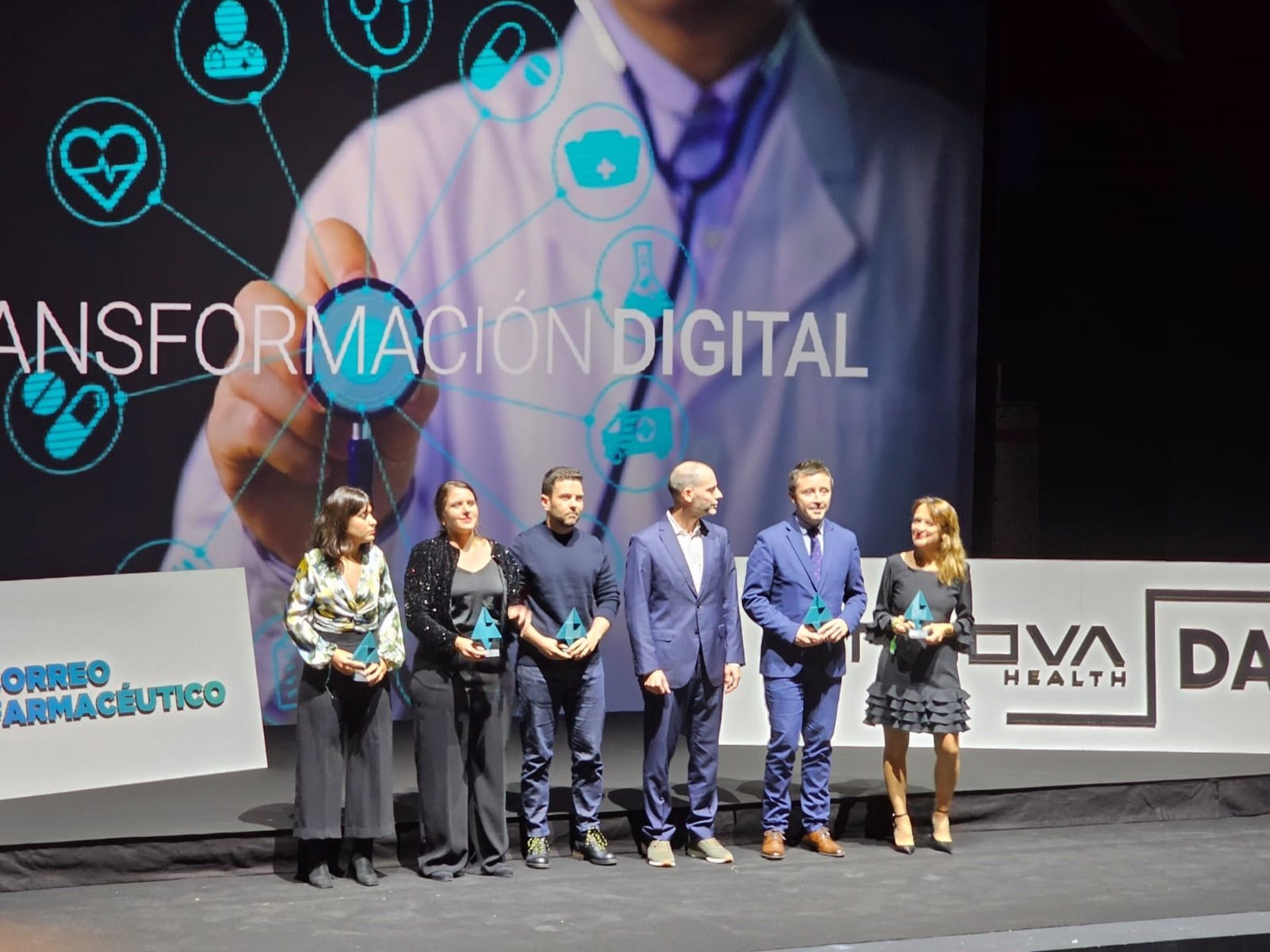 El director general del Servicio de Salud, Javier Ureña, recoge un premio a la transformación digital - CAIB