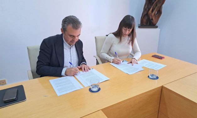 El conseller Vera firma en Formentera el convenio de gratuidad de 0-3 años