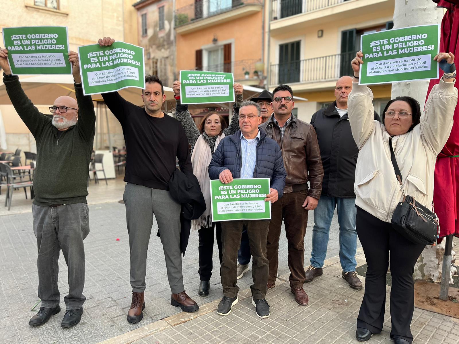 Representantes del grupo VOX.