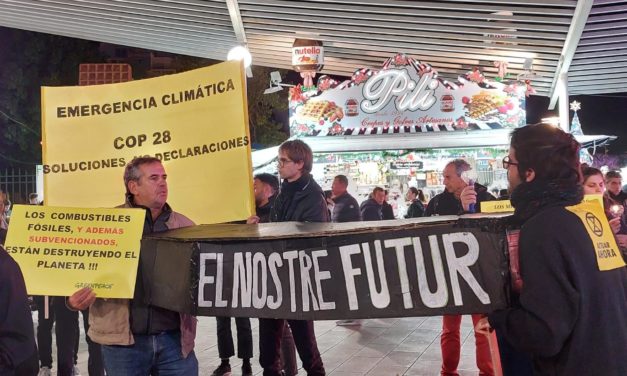 Activistas climáticos se manifiestan en Palma para exigir que de la COP28 salgan “soluciones, no declaraciones”