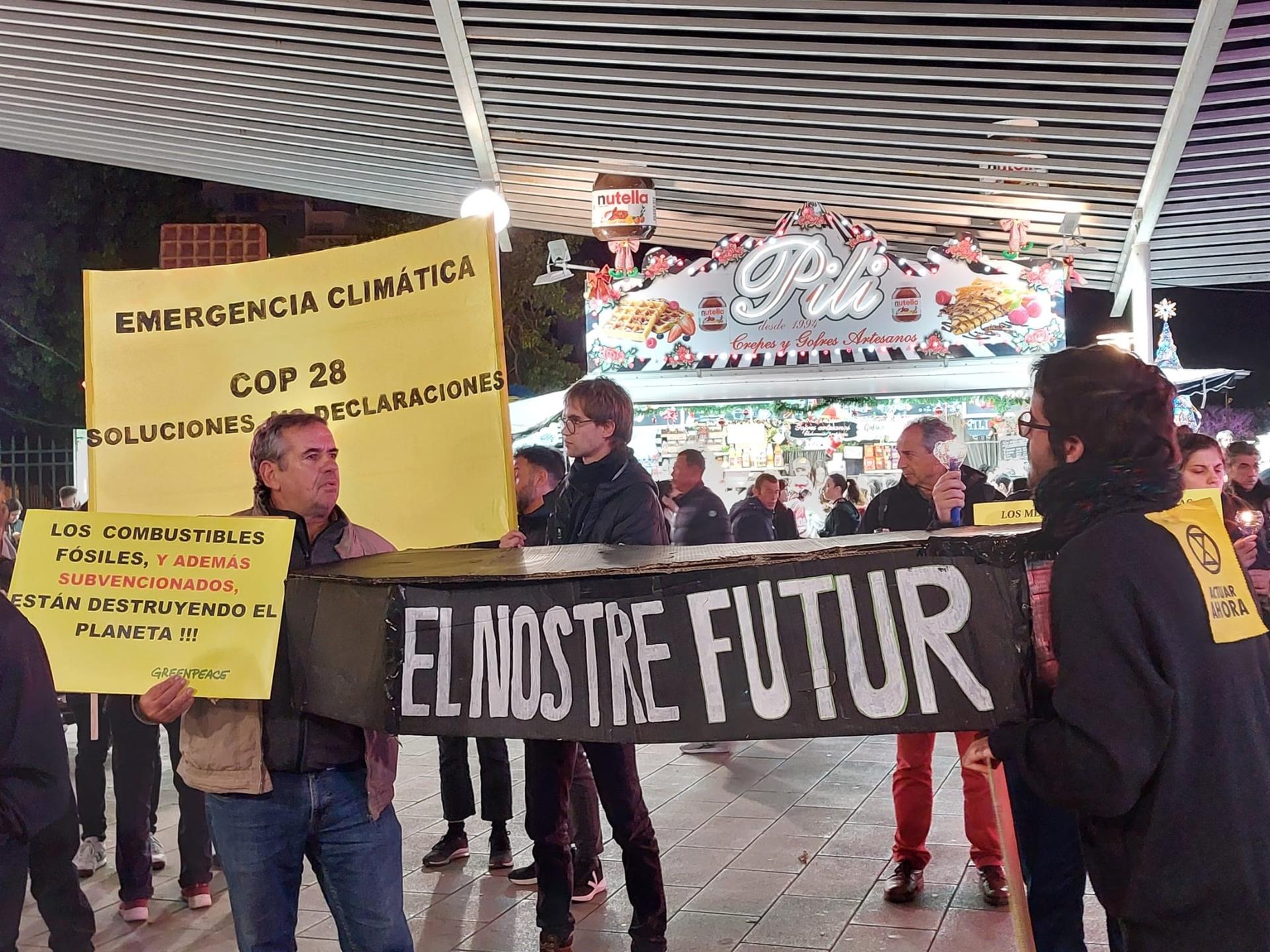 Activistas climáticos se manifiestan en Palma para exigir que de la COP28 salgan "soluciones, no declaraciones" - EUROPA PRESS