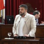 El portavoz de MÉS per Mallorca en el Parlament, Lluís Apesteguia, en una intervención en el Parlament. - Isaac Buj - Europa Press - Archivo