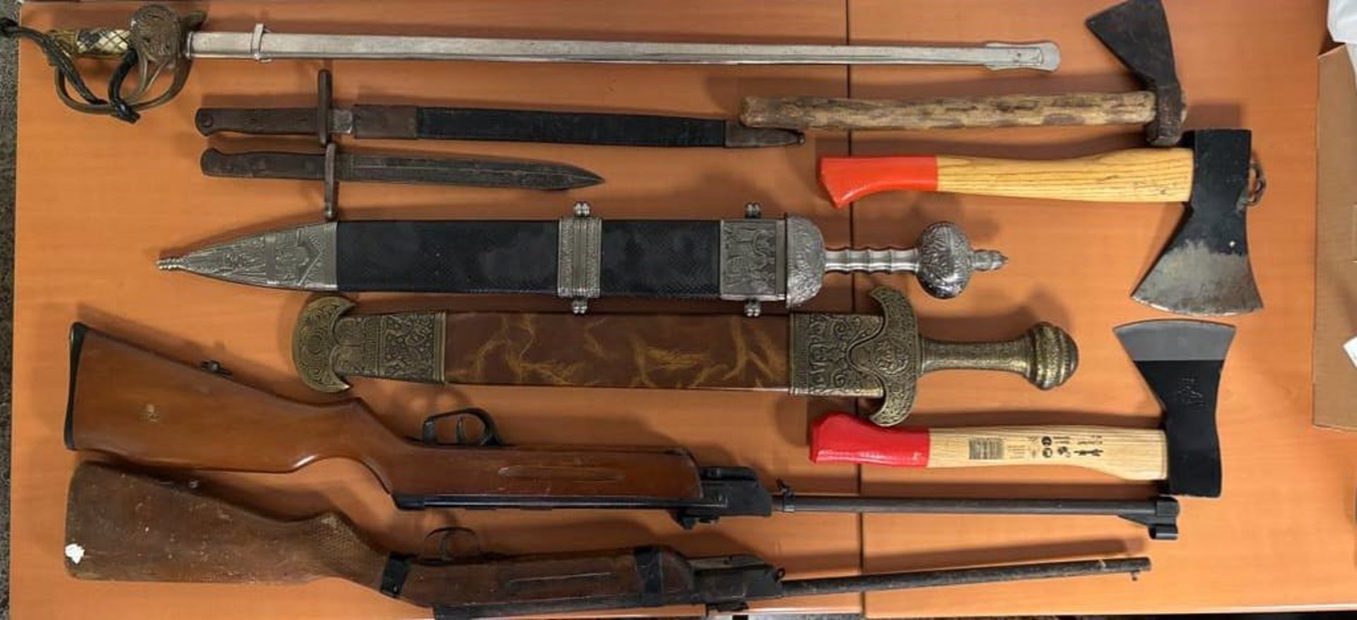 Armas intervenidas en el operativo. - POLICÍA NACIONAL
