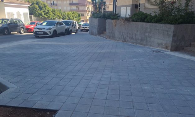 El área de Infraestructuras de Cort mejora la accesibilidad de las aceras de la calle Martí Boneo