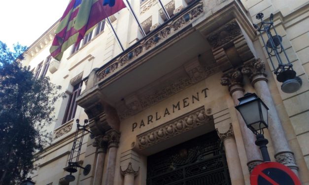El Parlament rechaza instar al Govern a mantener el requisito del catalán en la función pública