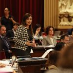 La diputada de VOX, Idoia Ribas, interviene durante un pleno en el Parlament balear, a 14 de noviembre de 2023, en Palma. - Tomàs Moyà - Europa Press