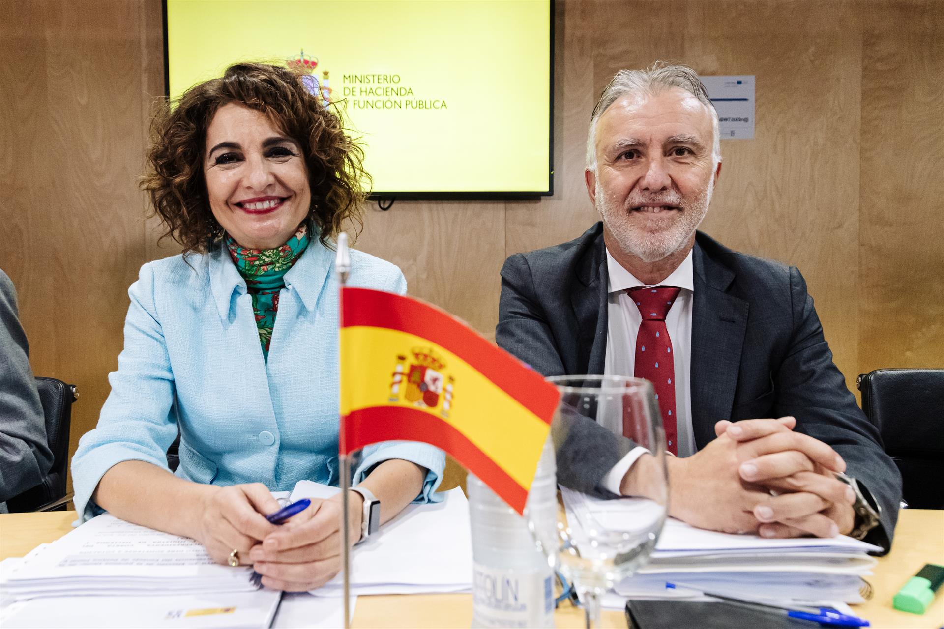 La vicepresidenta cuarta y ministra de Hacienda y Función Pública, María Jesús Montero y el ministro de Política Territorial y Memoria Democrática, Ángel Víctor Torres, durante la reunión del Consejo de Política Fiscal y Financiera (CPFF). - Carlos Luján - Europa Press