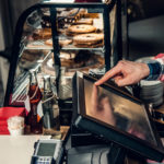 Imagen de recurso de una caja registradora en un restaurante.