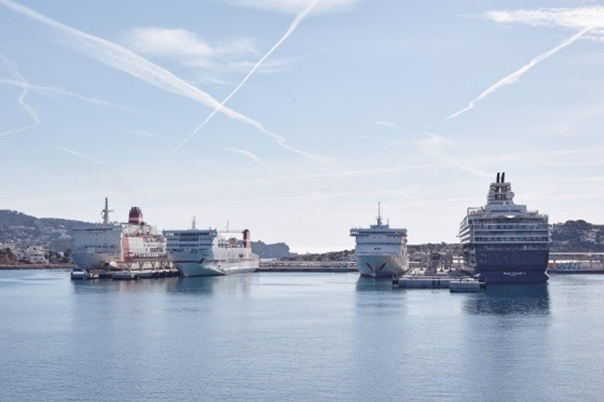 El puerto de Palma con cruceros. - APB - Archivo