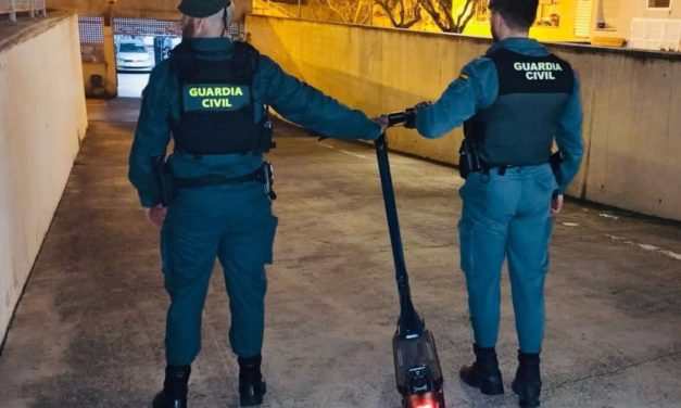 Detenidos tres jóvenes por robar dos patinetes anclados en la estación de tren de Inca