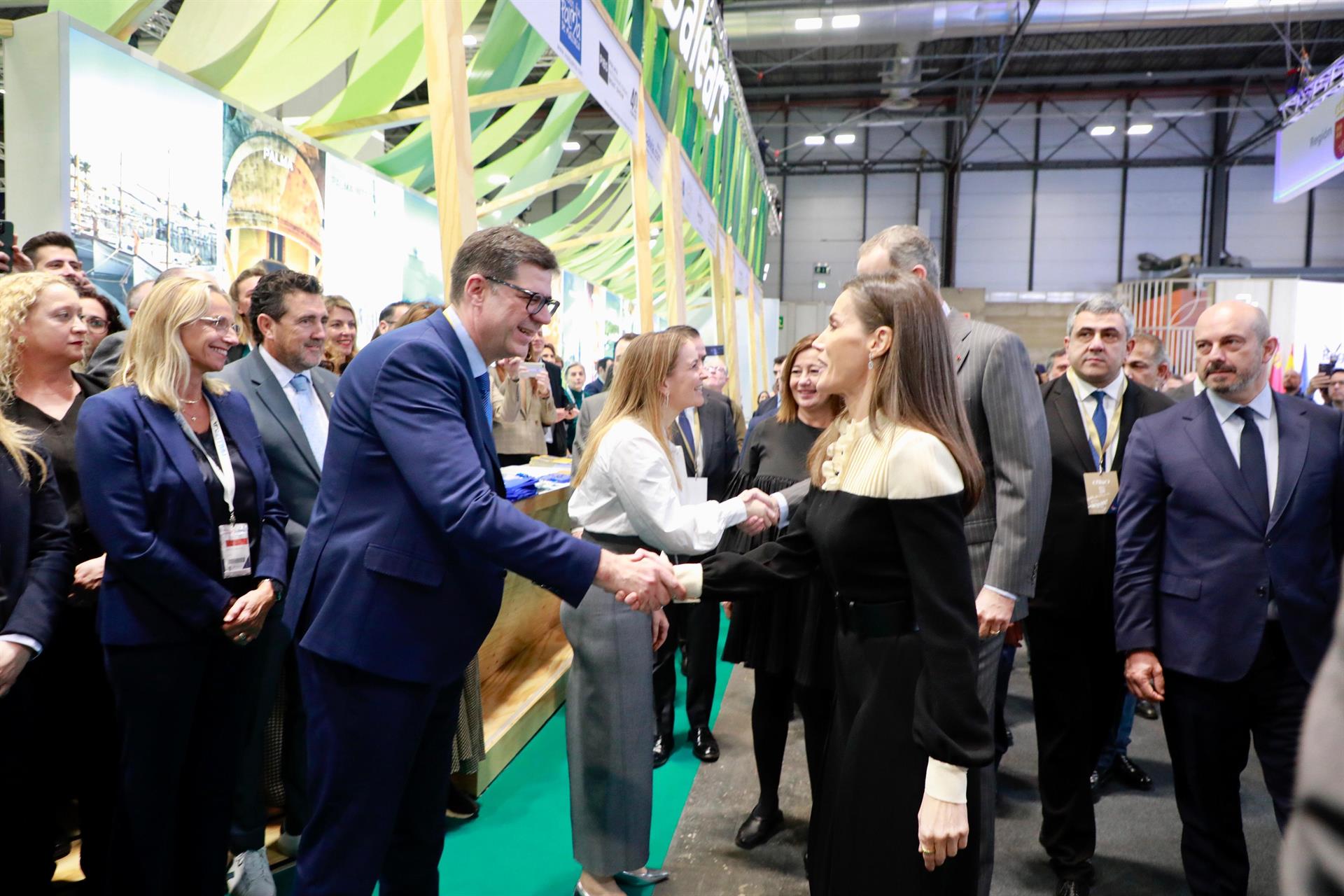 Los Reyes visitan el stand de Baleares en Fitur - CAIB