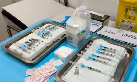 Salud abre la vacunación sin cita de gripe y COVID en centros de salud de atención primaria