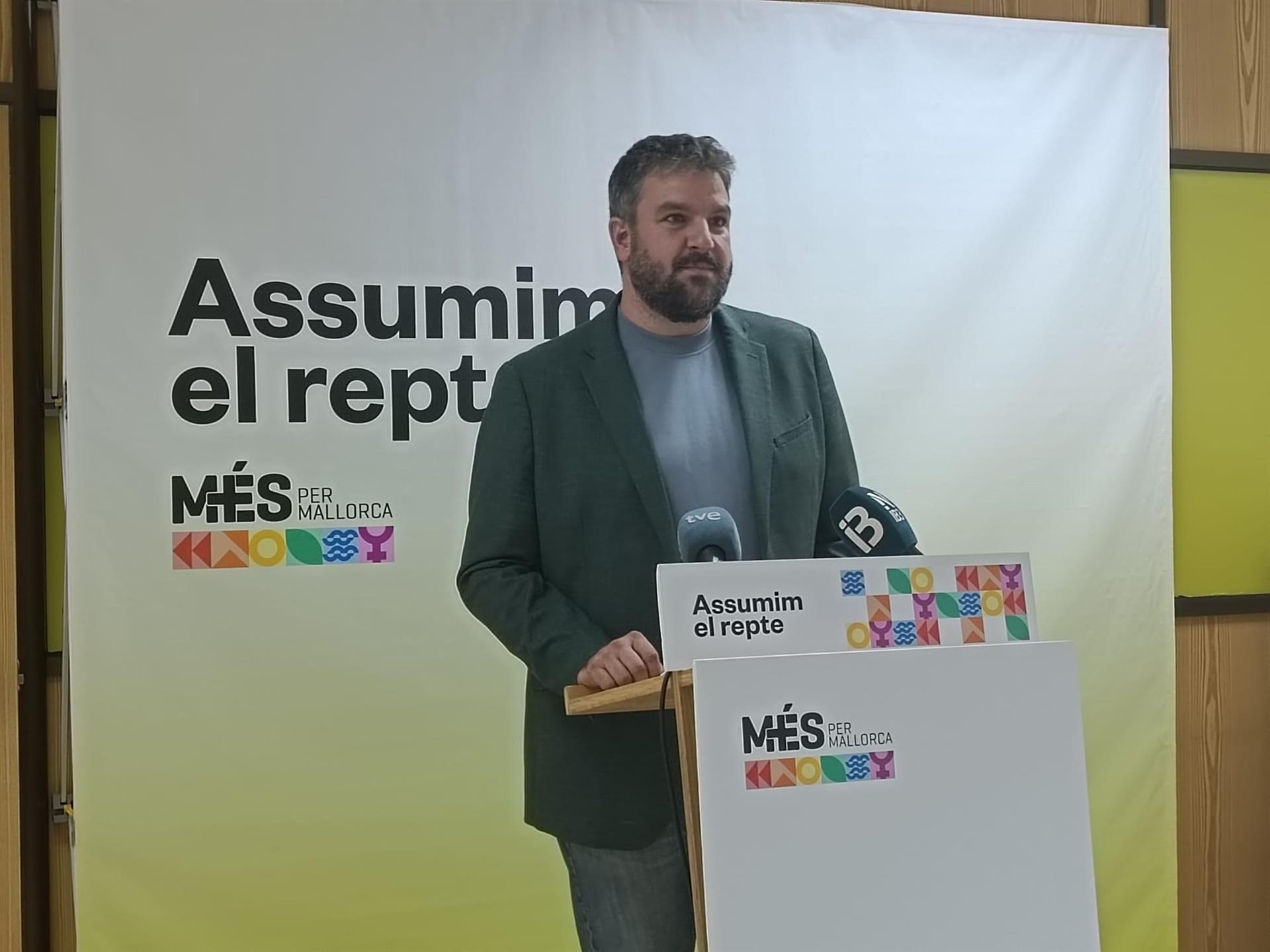 El coordinador general de MÉS per Mallorca, Lluís Apesteguia, en una rueda de prensa en la sede de la formación ecosoberanista. - EUROPA PRESS - Archivo