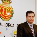 El RCD Mallorca llora la muerte del médico, divulgador y presentador Bartolomé Beltrán (1949, Campanet), presidente del club entre 1995 y 1998