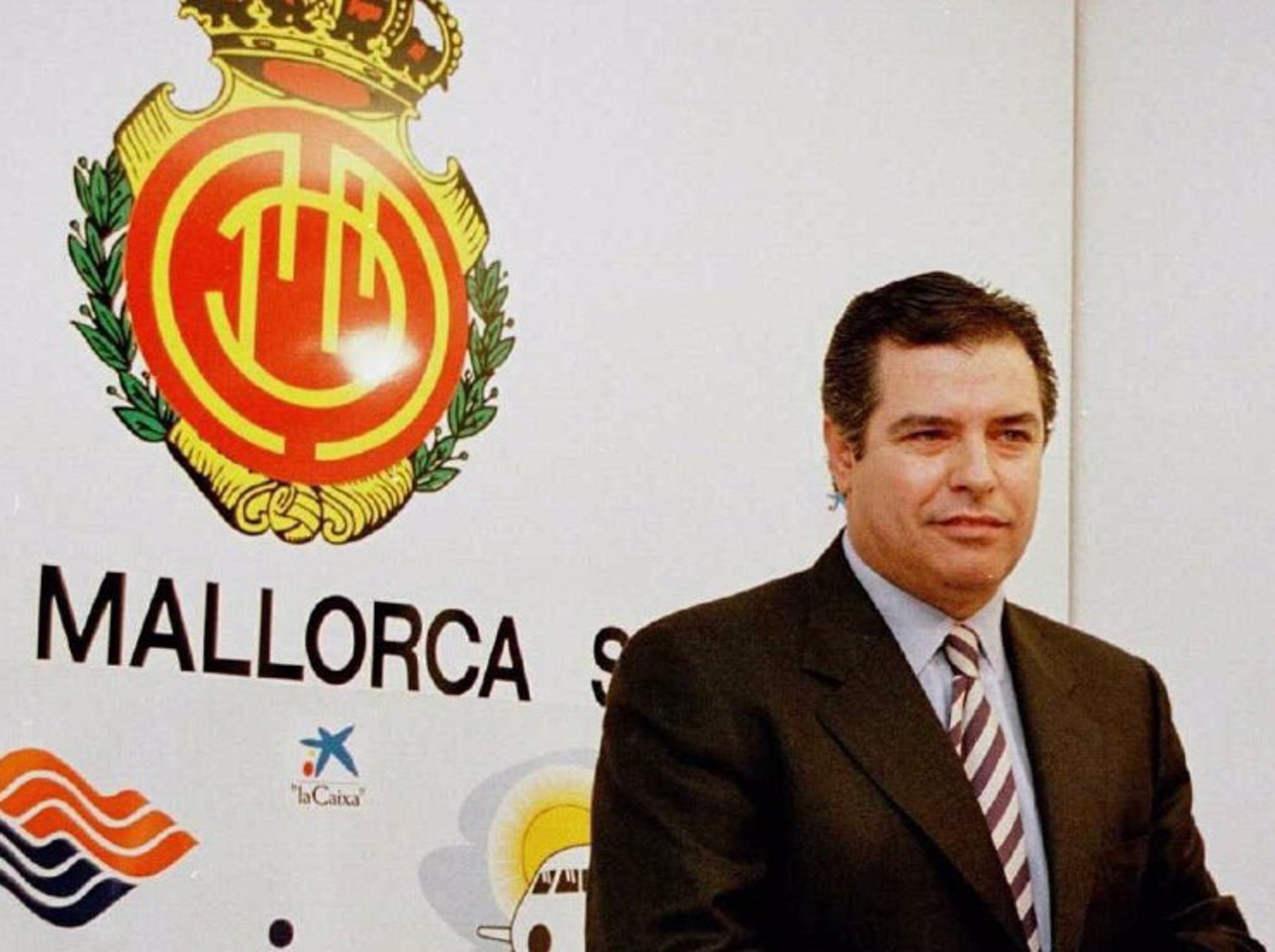 El RCD Mallorca llora la muerte del médico, divulgador y presentador Bartolomé Beltrán (1949, Campanet), presidente del club entre 1995 y 1998