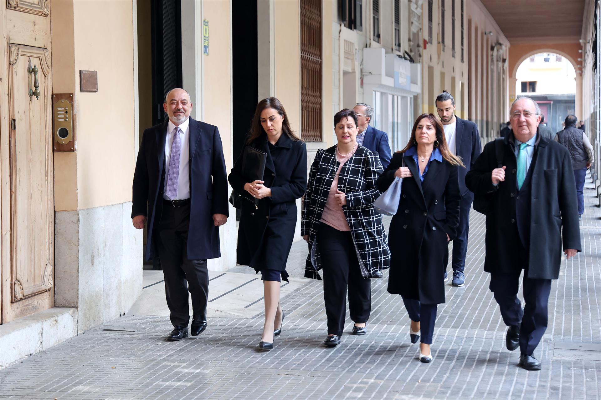 Los integrantes del Grupo Parlamentario Vox. - Isaac Buj - Europa Press