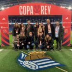 El grupo de profesionales de IB3 que se trasladó hasta el estadio del Real Sociedad para transmitir en directo la cobertura especial en donde el Real Mallorca se clasificó este martes para la final de la Copa del Rey. - IB3