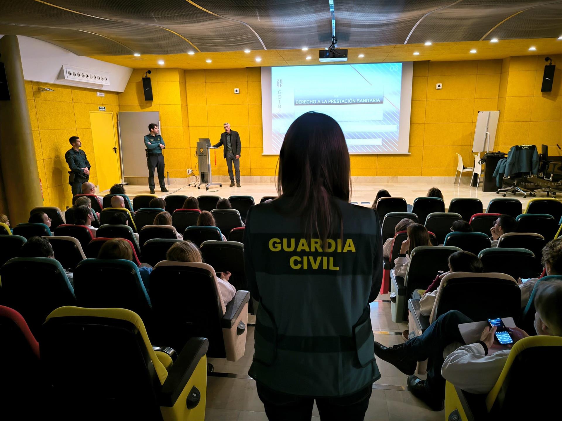 La Guardia Civil imparte un curso al personal del Hospital de Inca para hacer frente a las agresiones - CAIB