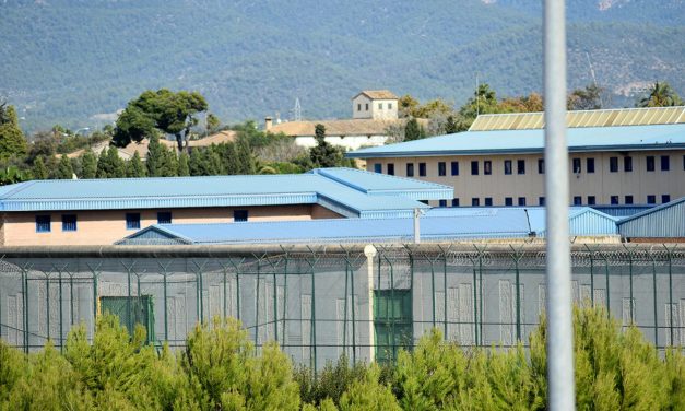 Condenado un yihadista que dibujó la bandera de Daesh en el patio de la cárcel de Palma
