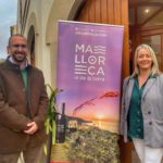 El director insular de Promoción Económica y Producto de Mallorca, Álvaro Roca, y la consellera de Promoción Económica y Desarrollo Local, Pilar Amate, durante la presentación de la campaña vitivinícola que irá a la feria ProWein 2024. - CONSELL DE MALLORCA