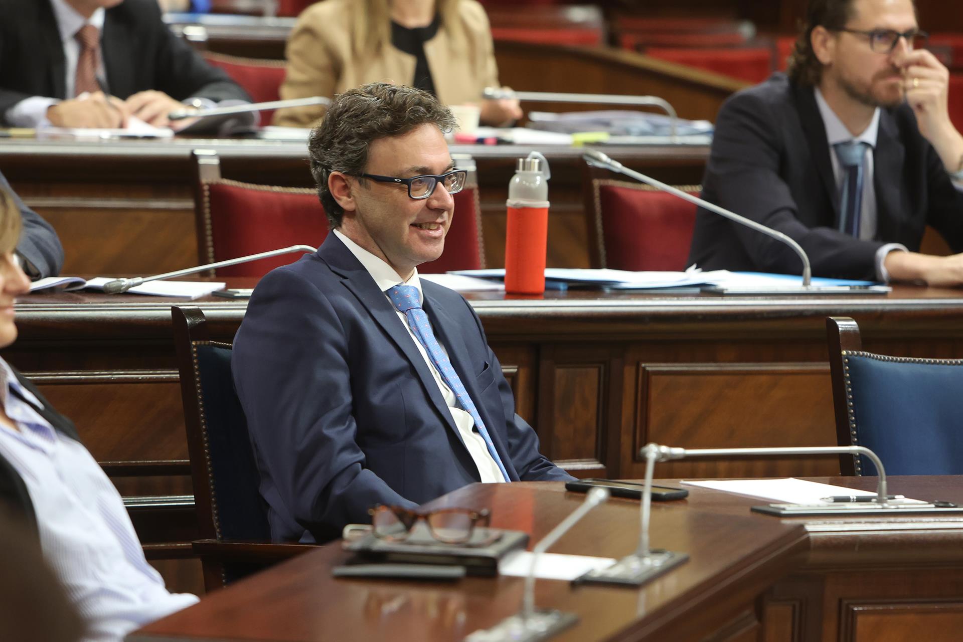 El portavoz del Govern y conseller de Economía, Hacienda e Innovación, Toni Costa, durante una sesión plenaria en el Parlament balear - Isaac Buj - Europa Press - Archivo