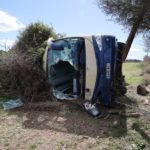 Autobús siniestrado con turistas del Imserso a bordo en la carretera de Sant Llorenç a Son Servera. - ISAAC BUJ - EUROPA PRESS