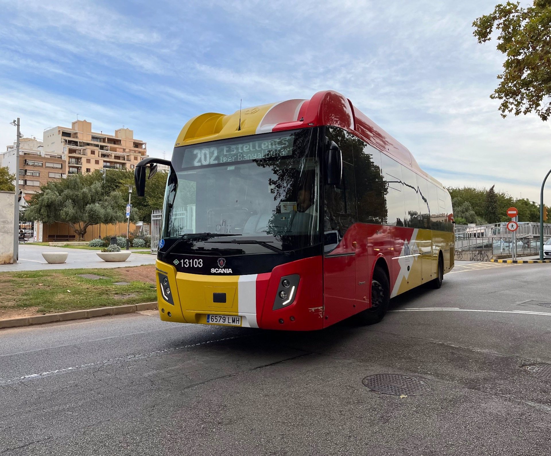 Un autobús de la línea 202 del TIB que une Palma y Estellencs. - CONSELLERIA DE VIVIENDA, TERRITORIO Y MOVILIDAD