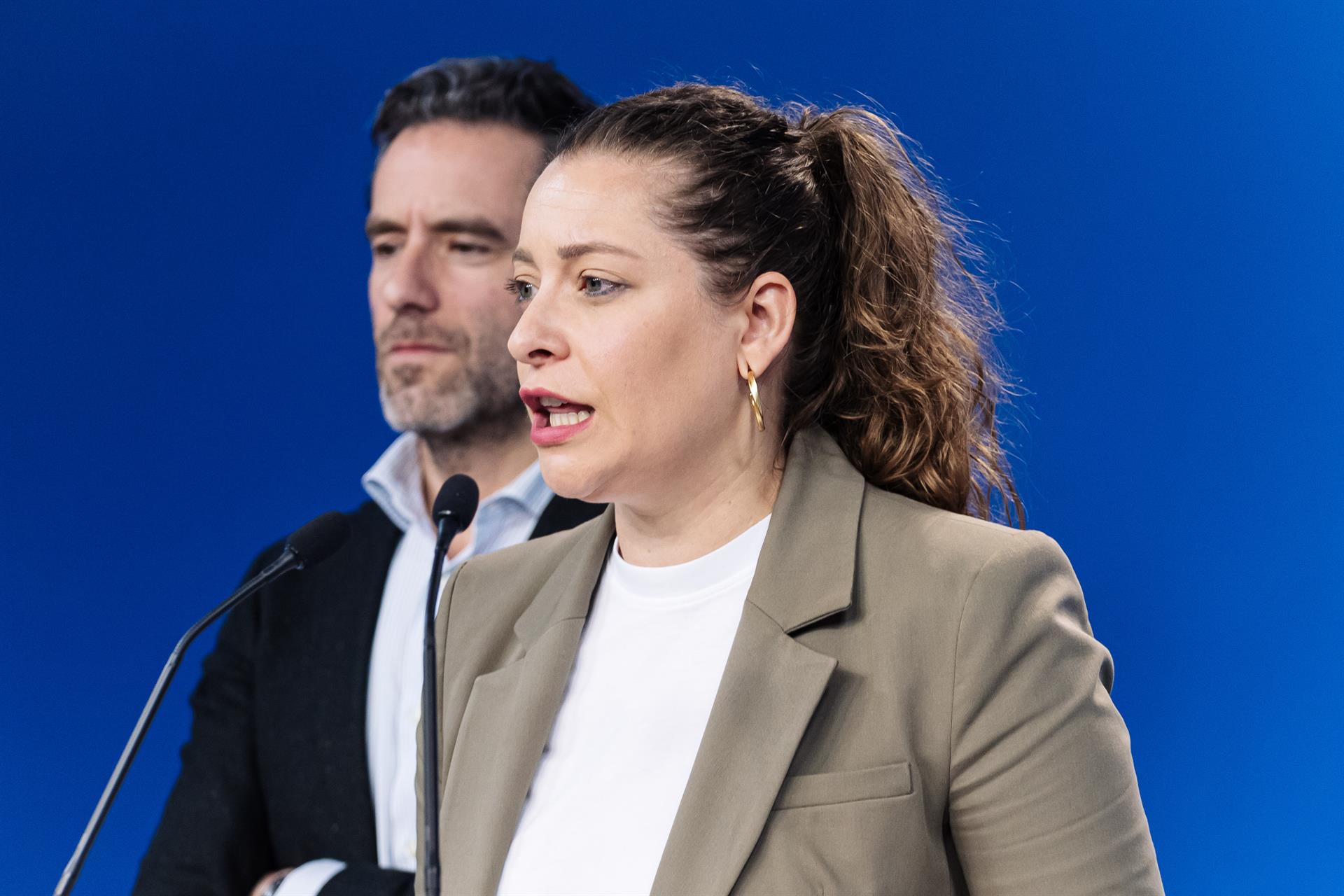 El vicesecretario de Cultura y portavoz del PP, Borja Sémper y la vicesecretaria de Sanidad y Educación del PP Esther Muñoz, durante una rueda de prensa posterior a la reunión del Comité de Dirección del Partido Popular. - Carlos Luján - Europa Press