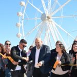 El alcalde del Ayuntamiento de Palma, Jaime Martínez, junto a la regidora, Lupe Ferrer, y el presidente de la Unión de Empresarios de Atracciones Diversas de Baleares, José Clavijo, este martes durante la apertura oficial de la Fira del Ram 2024. - AYUNTAMIENTO DE PALMA