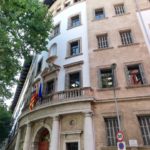 El obispo de Mallorca, Sebastià Taltavull, ha recordado este viernes, en su homilía durante el oficio del Viernes Santo, a quienes "hoy son crucificados con el asesinato y los bombardeos",