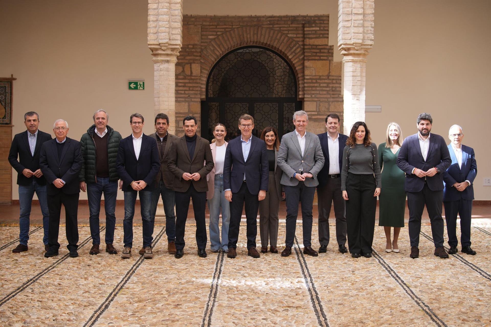 La presidenta del PP de Baleares, Marga Prohens, firma junto al presidente nacional del partido, Alberto Núñez Feijóo, y al resto de presidentes autonómicos 'populares' la llamada Declaración de Córdoba - PP