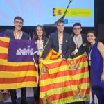 La directora general de Formación Profesional y Ordenación Educativa, Maria Isabel Salas, con los cuatro ganadores - CAIB