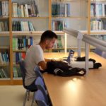 Estudiante en sala de estudio. - UIB - Archivo