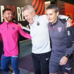 Javier Aguirre, bromea con Ernesto Valverde en la previa de la final de Copa.