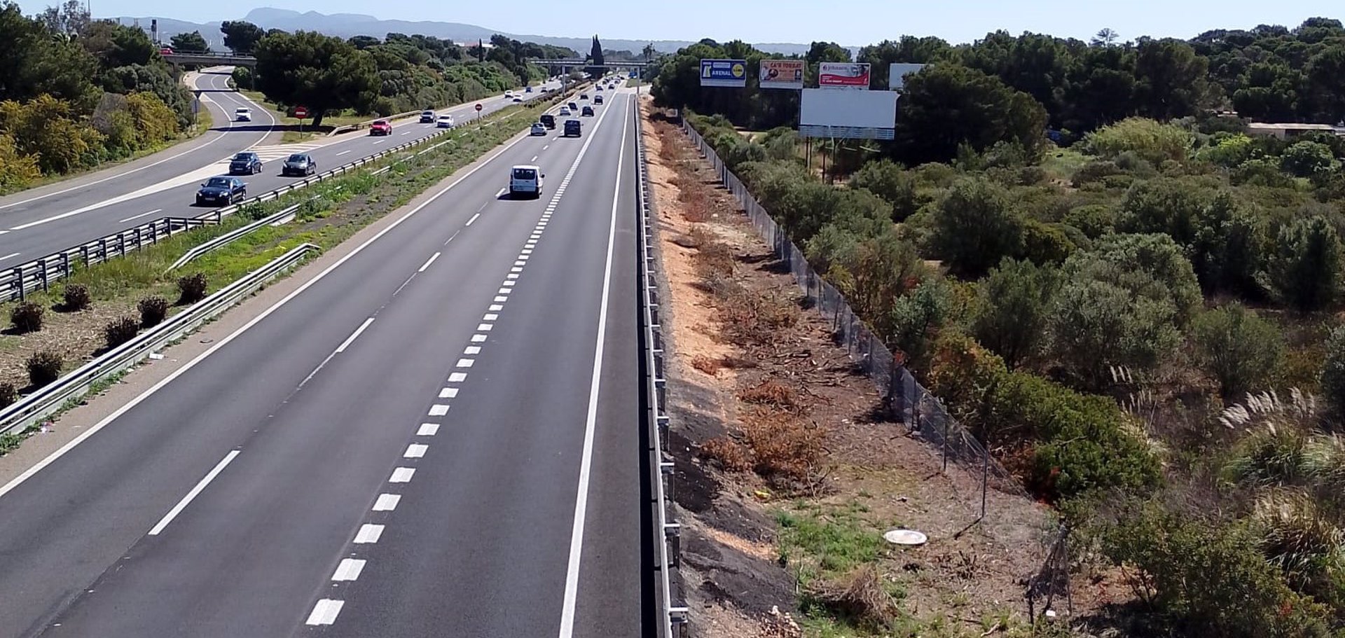 Vehículos circulando en un tramo de la carretera Ma-19 de Mallorca. - CONSELL DE MALLORCA