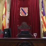 Mesa de la presidencia del Parlament.